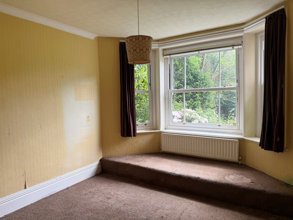 Lot: 64 - DETACHED FREEHOLD PROPERTY WITH THREE VACANT FLATS AND GARAGES - Rear ground floor living room with window overlooking garden